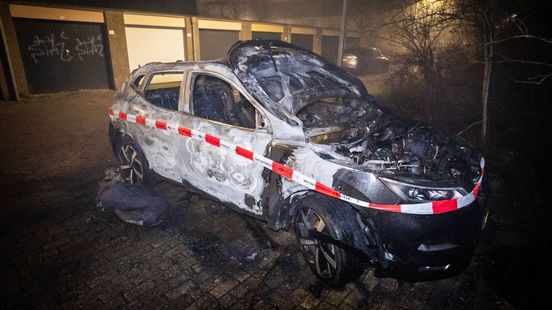Weer autobranden • bestuurder gezocht na ongeluk. Weer autobranden • bestuurder gezocht na ongeluk.
