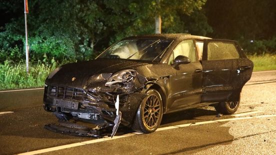Slecht weer leidt tot aanrijding tussen twee auto's