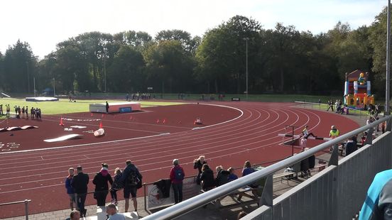 Nieuwe atletiekbaan in Assen feestelijk geopend