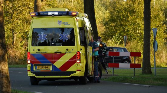 Gewonde bij botsing tussen auto en fiets in Nooitgedacht. Gewonde bij botsing tussen auto en fiets in Nooitgedacht.