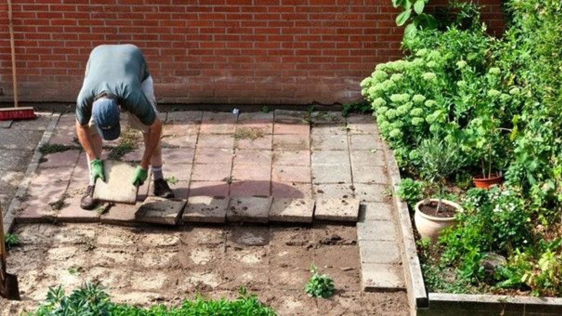 Inzamelactie NK Tegelwippen in Dinxperlo: tegels inleveren voor meer groen.