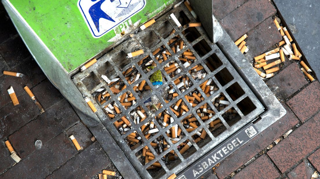 Een afvaltegel in de stad Groningen