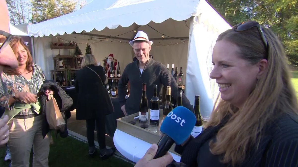 Wijn en worst tijdens de winterfair in Diepenheim