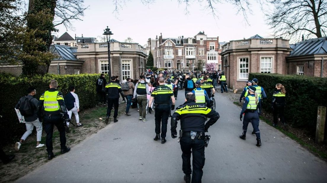 De ontruiming van het Sonsbeekpark op Koningsdag.