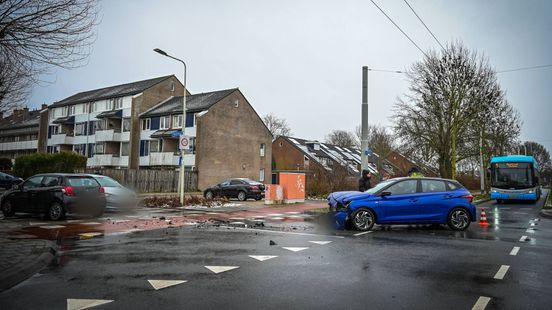 Brand in vrachtwagen • zware botsing. Brand in vrachtwagen • zware botsing.