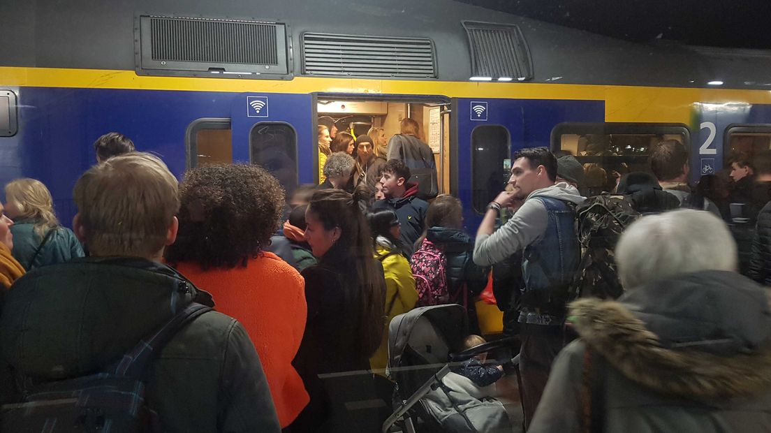 Door de wisselstoring ontstond er drukte op station Meppel (Rechten: Persbureau Meter)