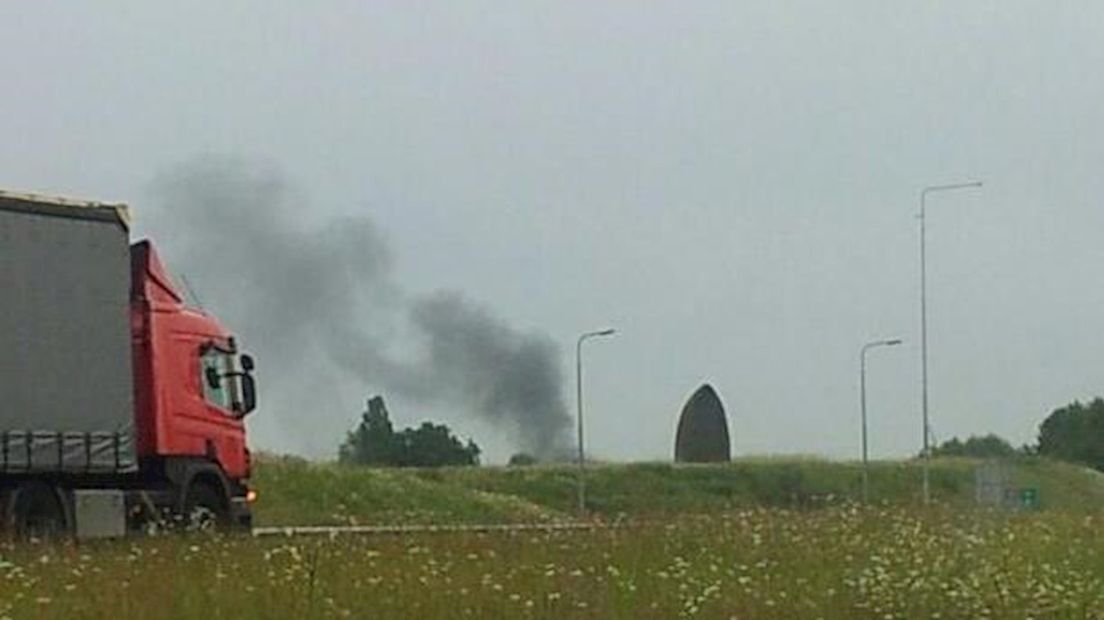 Rookwolk boven snelweg A1