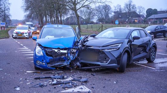 Auto's botsen in Angerlo