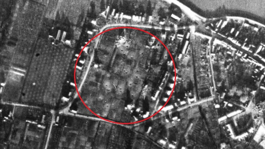 Het centrum van Huissen in december 1944.