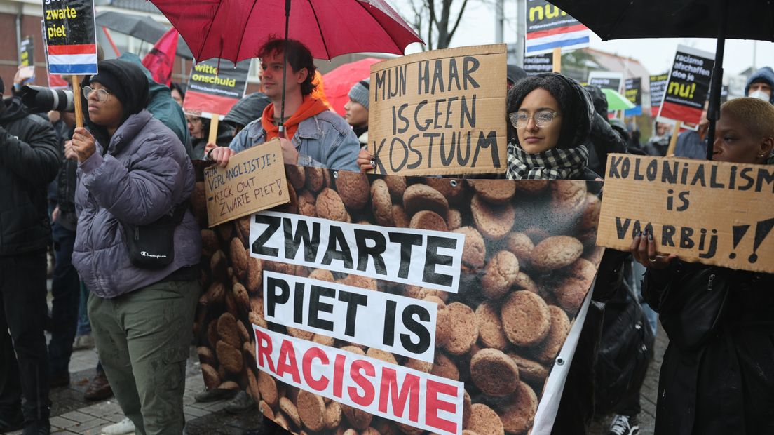 Demonstranten van Kick Out Zwarte Piet