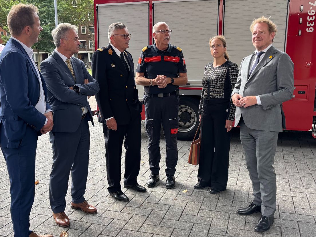 Werkbezoek minister Van Weel (rechts) aan de Rotterdam