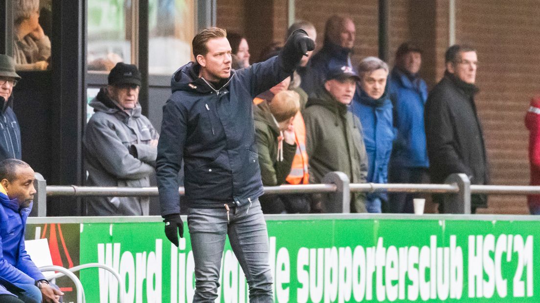 GOES-trainer Rogier Veenstra ziet zijn ploeg met 1-3 winnen bij HSC'21 in Haaksbergen