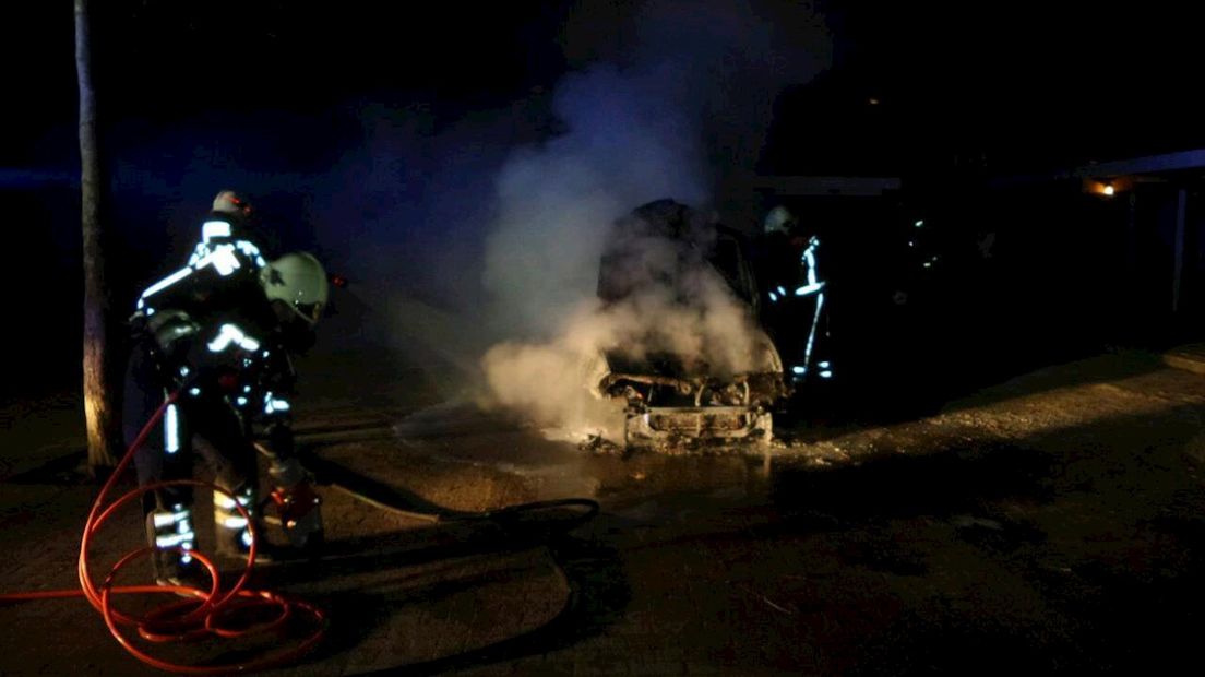 Auto uitgebrand in Hengelo