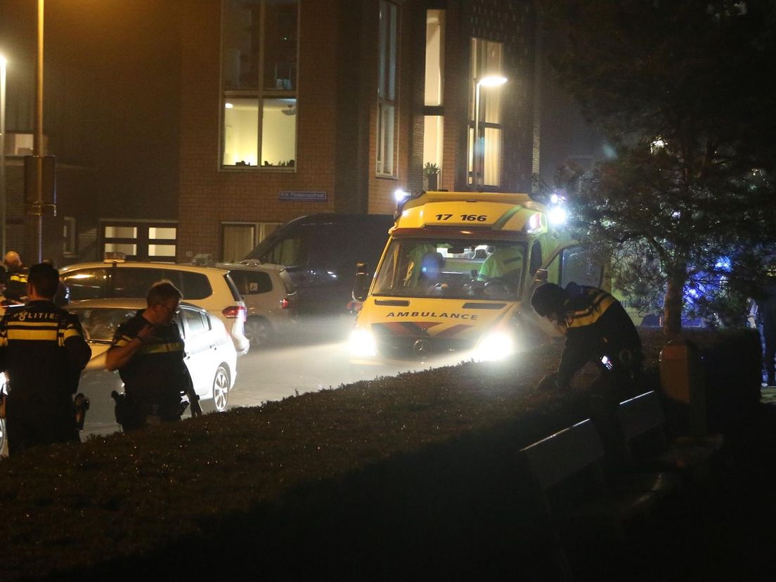 De hulpdiensten maandagavond op het W.G. Witteveenplein