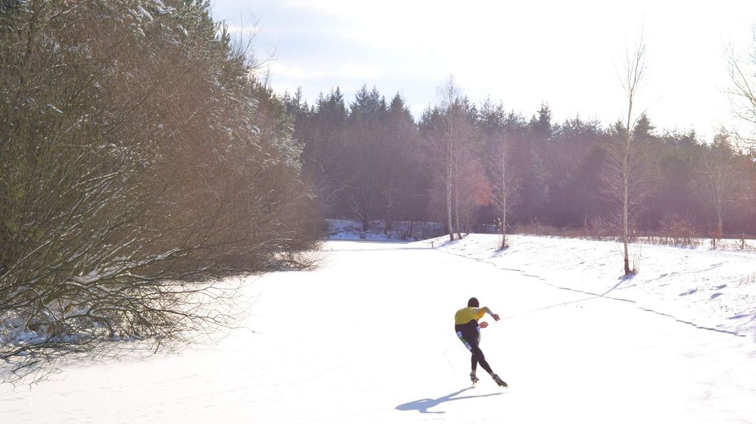 Kars Jansman trainde vandaag al op natuurijs