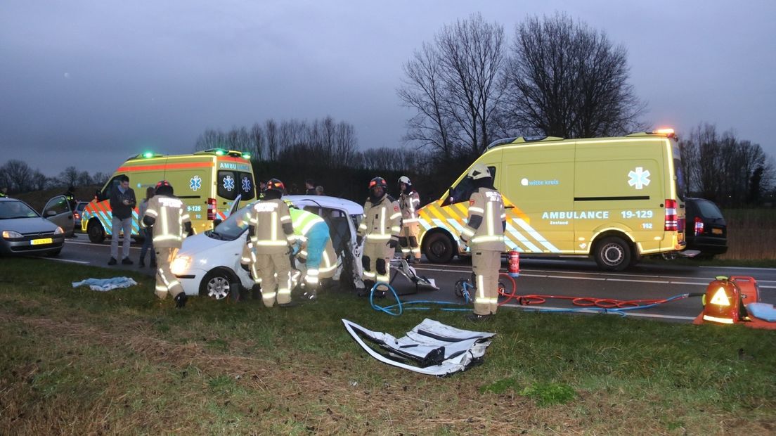 Automobiliste (19) gewond bij ongeluk Koudekerke