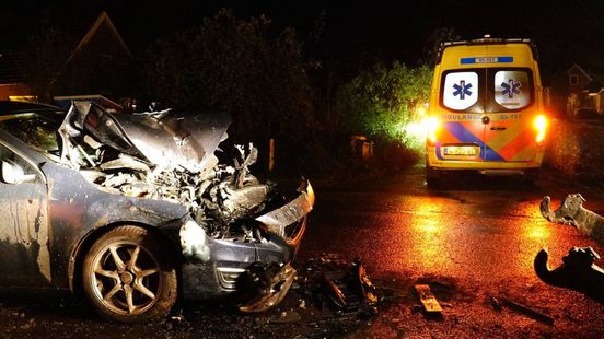 112 Nieuws: Automobilist botst met tractor | Fietsster aangereden in Wierden. 112 Nieuws: Automobilist botst met tractor | Fietsster aangereden in Wierden.