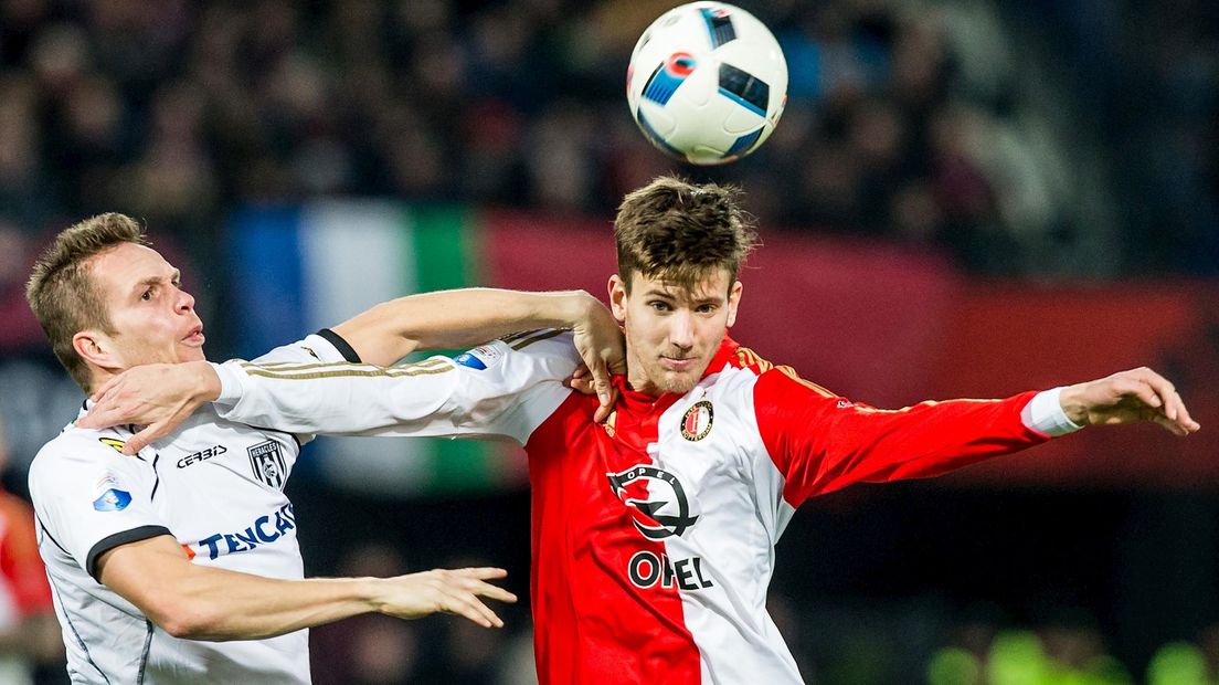 Zomer in duel met Kramer tijdens Feyenoord-Heracles