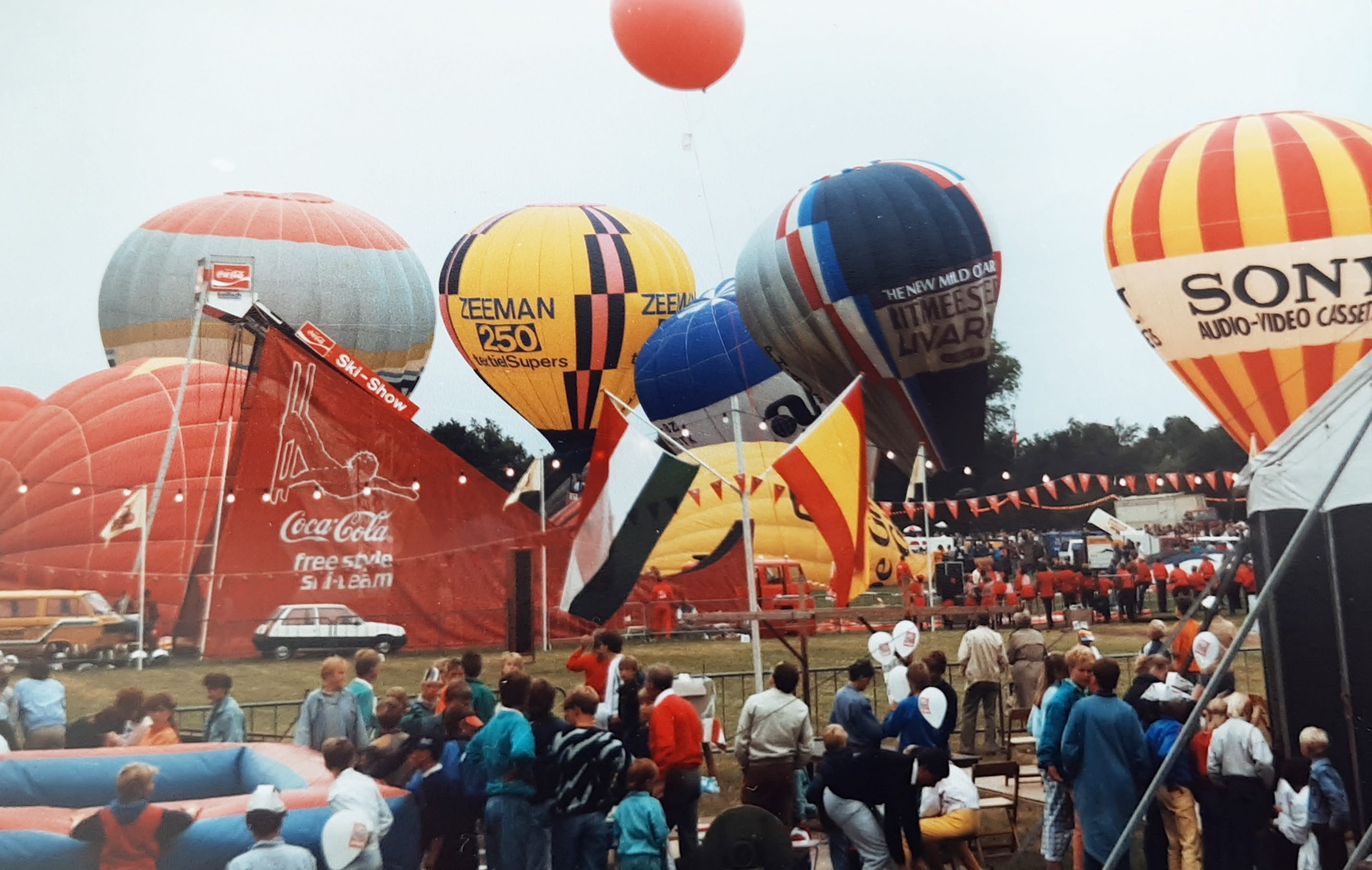 De eerste editie van de Friese Ballonfeesten in 1986
