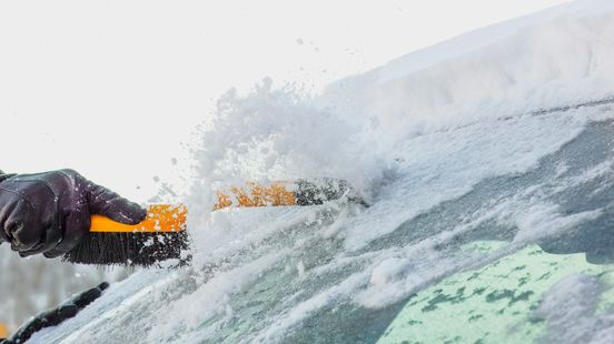 Hoge boetes voor auto's die niet ijsvrij zijn Nieuws