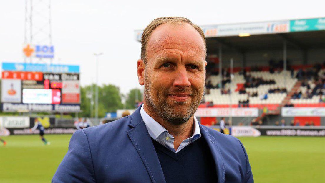 FC Emmen-trainer Dick Lukkien is niet genomineerd voor de Rinus Michels Award. (Rechten: Van Oost Media)