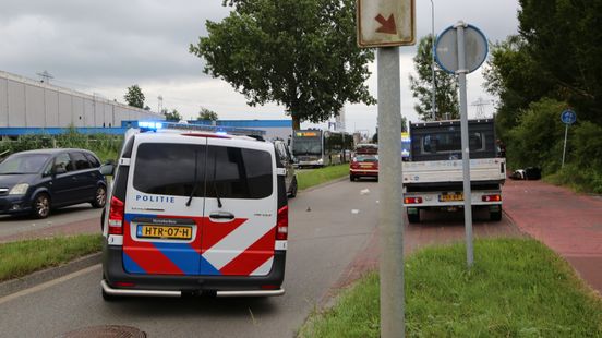 Scooterrijder ernstig gewond bij ongeval Bornholmstraat. Scooterrijder ernstig gewond bij ongeval Bornholmstraat.