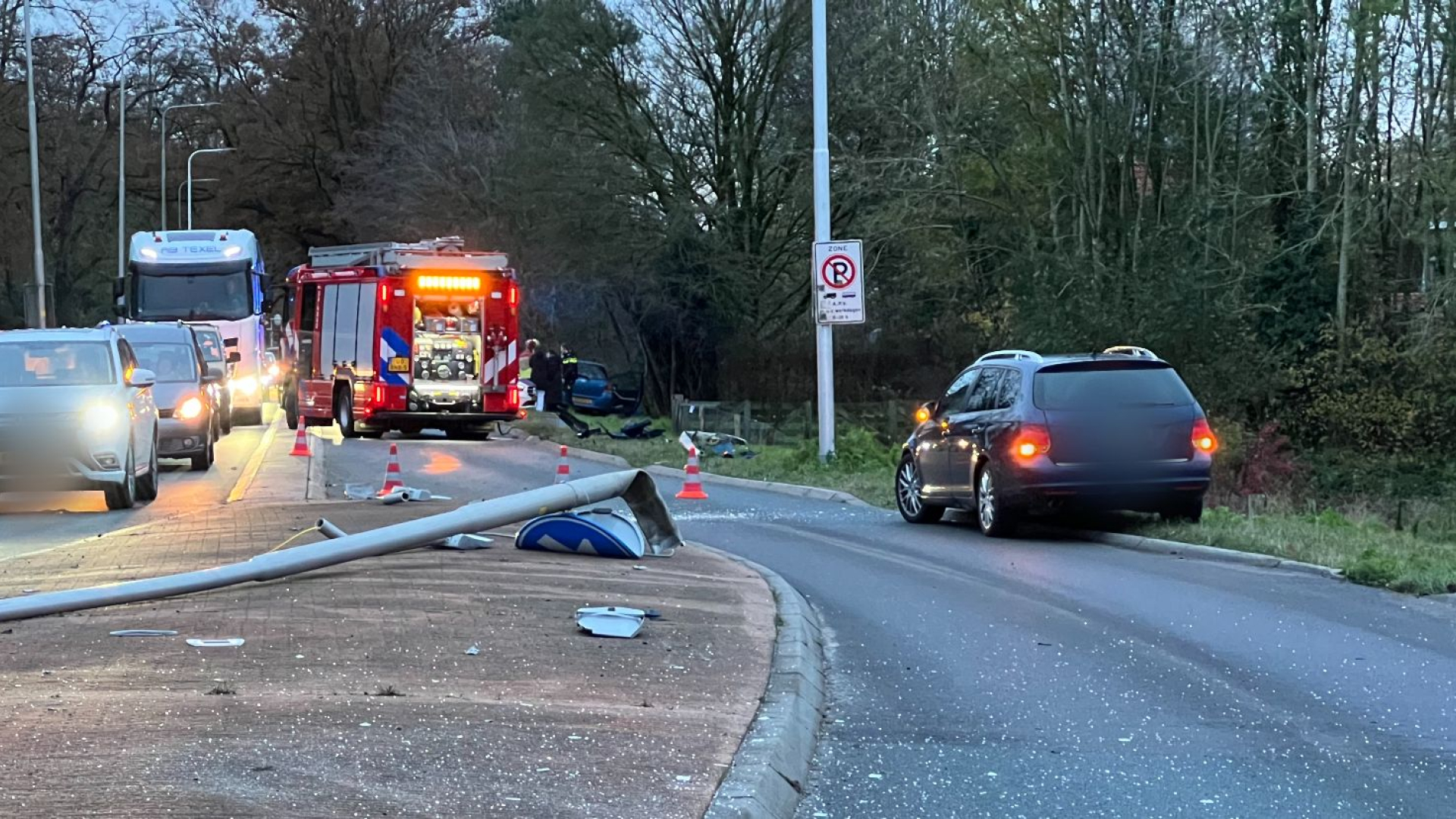Bestuurder weg kwijt, 400 meter chaos bij Gorssel
