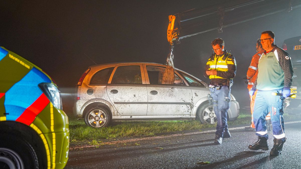 Auto slaat over de kop bij De Punt