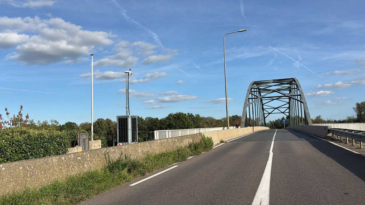 Per direct cameratoezicht bij bruggen in Roosteren en Kelpen