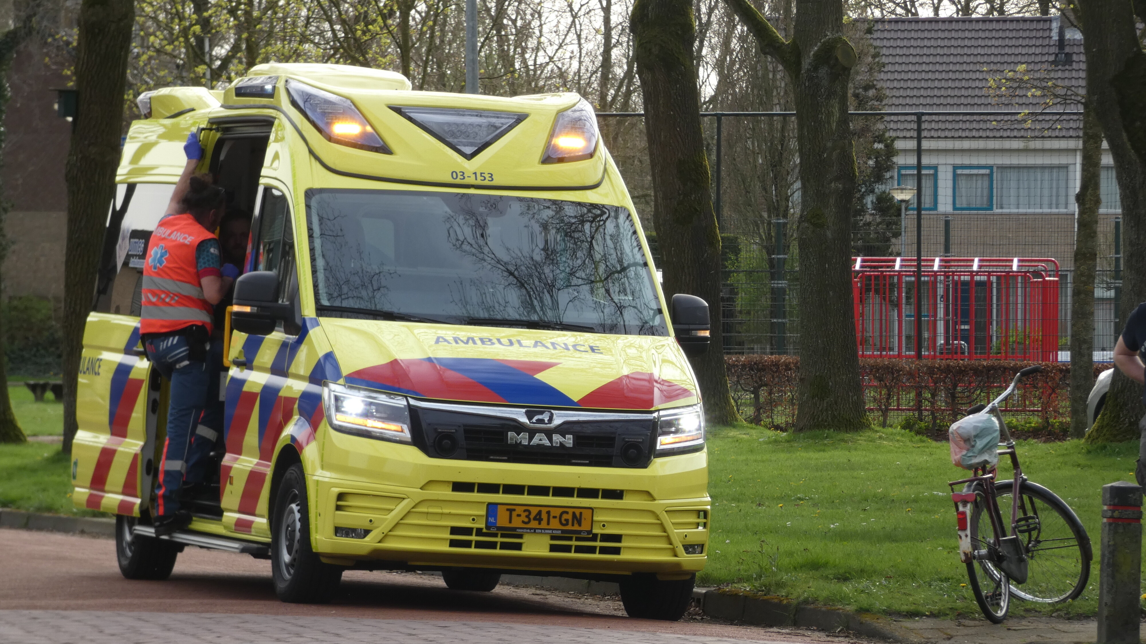 Fietser Raakt Gewond Na Botsing Met Andere Fietsers - RTV Drenthe