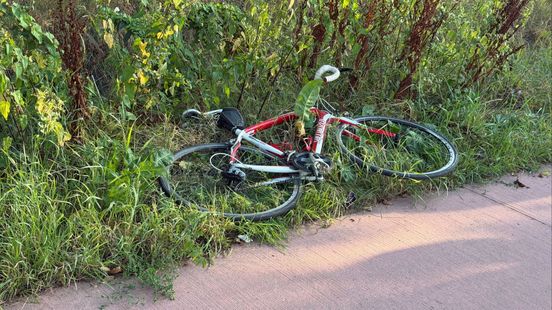 Wielrenner gelanceerd door hobbel in fietspad Home