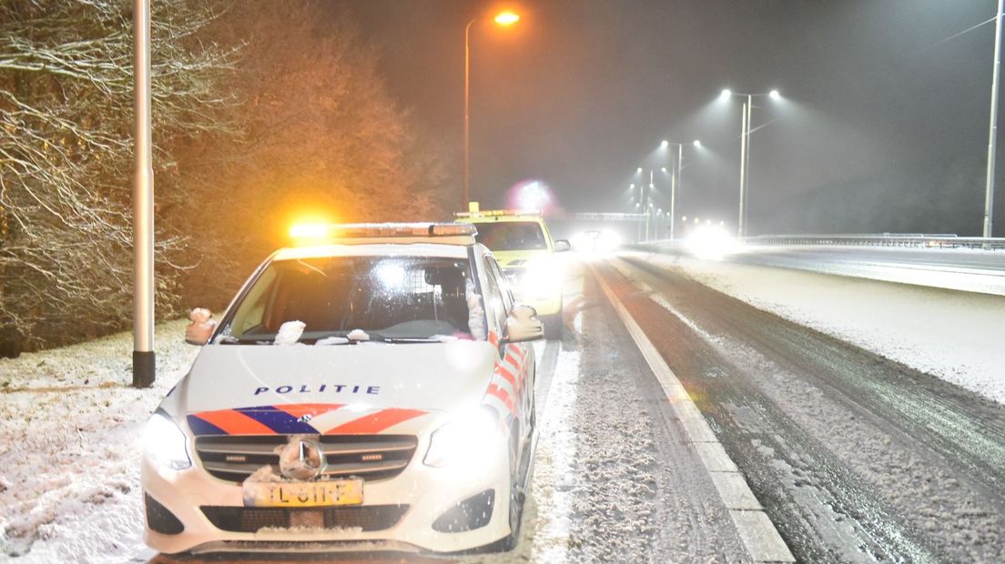 Politie bij ongeluk op de A12 bij Woerden
