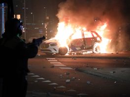 Burgemeester Van Zanen over relschoppers: 'Geweld tegen politie afschuwelijk'