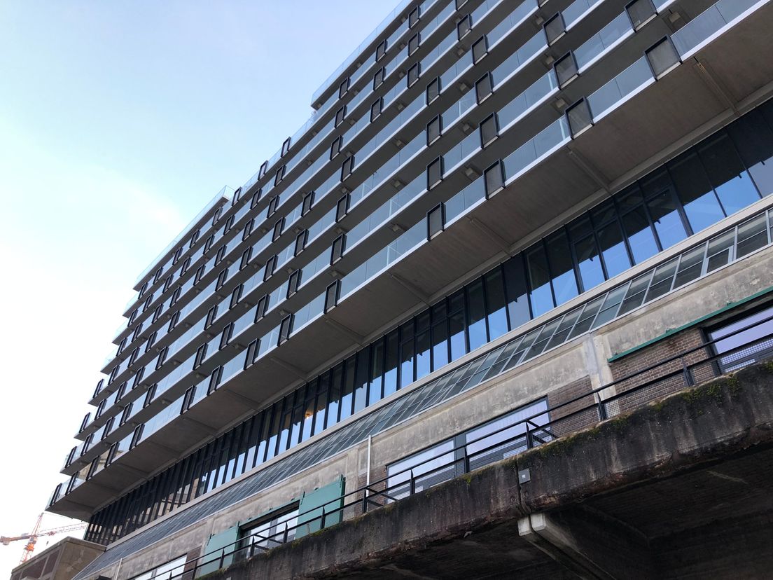 Het nieuwe appartementencomplex Fenix 1 vanaf de buitenkant