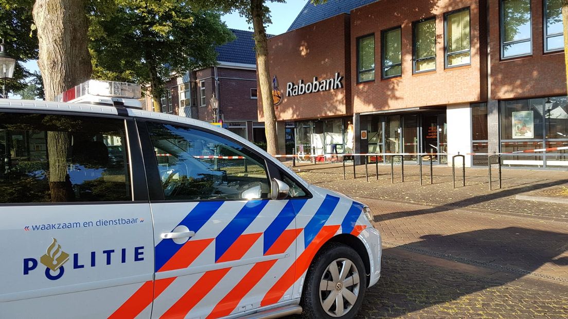 In Lunteren is in de vroege ochtend van donderdag een plofkraak geweest. Doelwit was de Rabobank aan de Dorpsstraat.