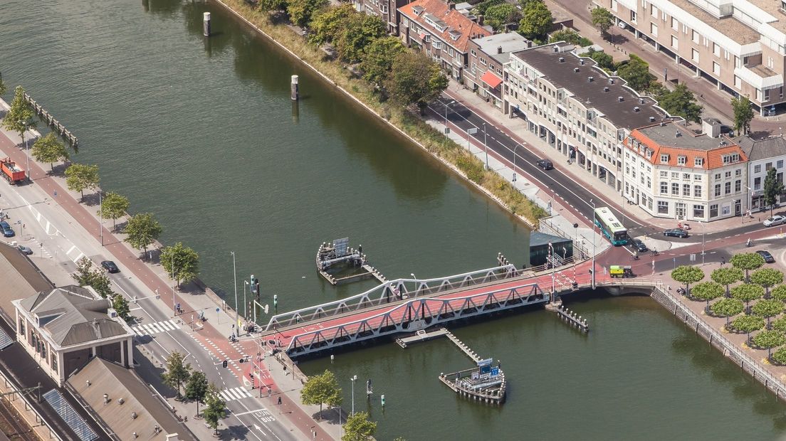 De Stationsbrug in Middelburg wordt grondig gerenoveerd