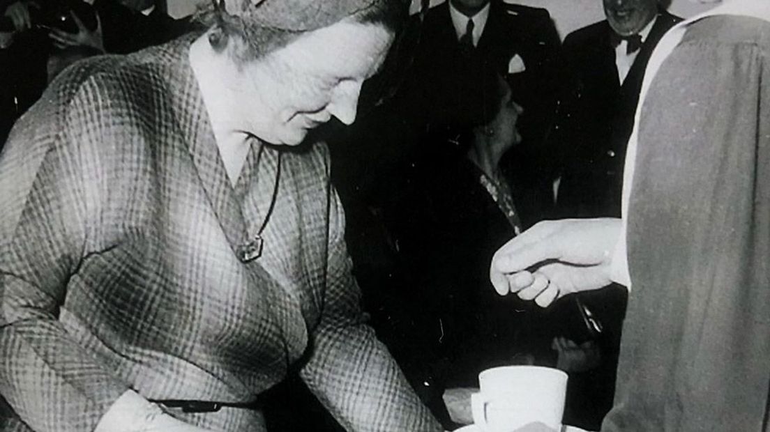 Koningin Juliana bij de Drie Gasthuizen in 1953.