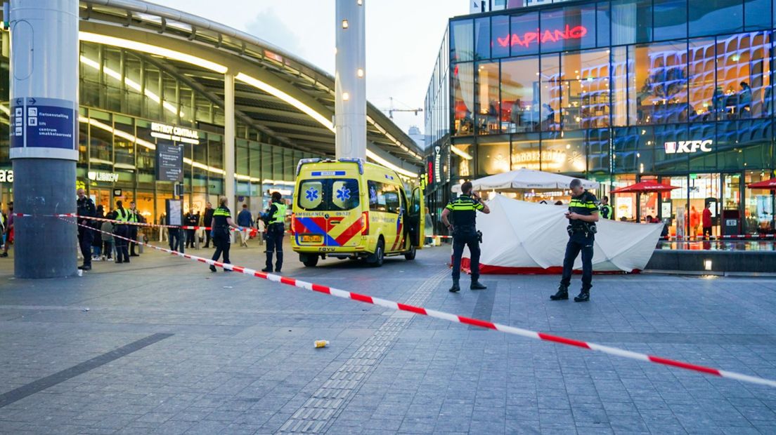 Voor het slachtoffer is een ambulance opgeroepen