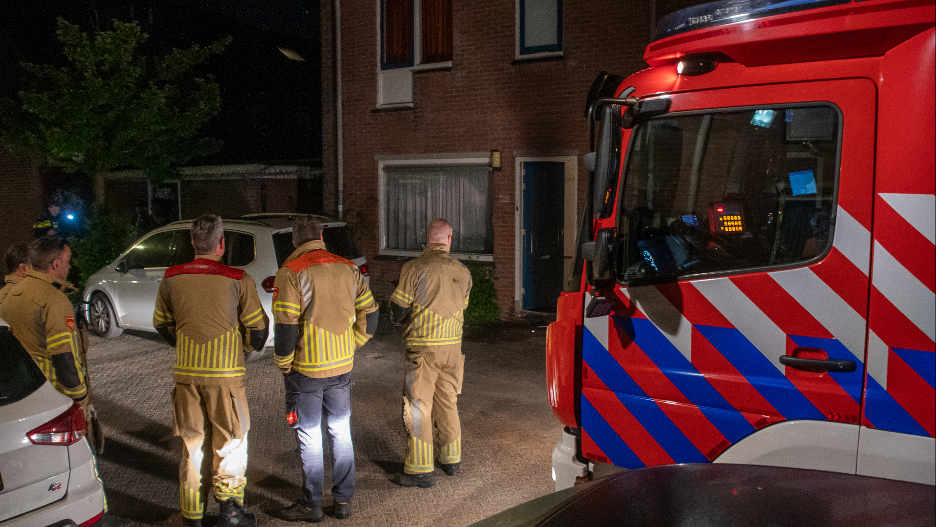 Knallen en brand bij woning in Utrecht