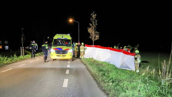 Man bevrijd nadat auto over de kop slaat