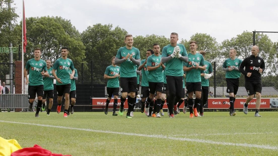 De selectie van FC Groningen legt de eerste meters van de voorbereiding af