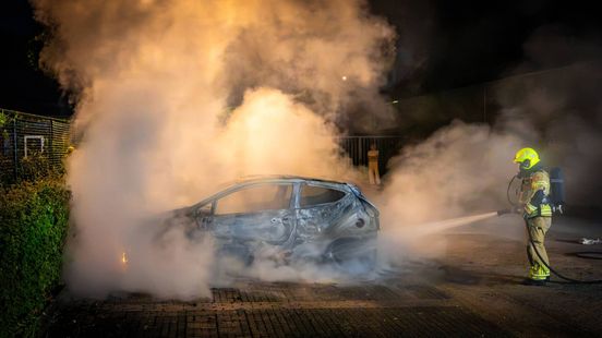 Auto volledig uitgebrand in Beuningen