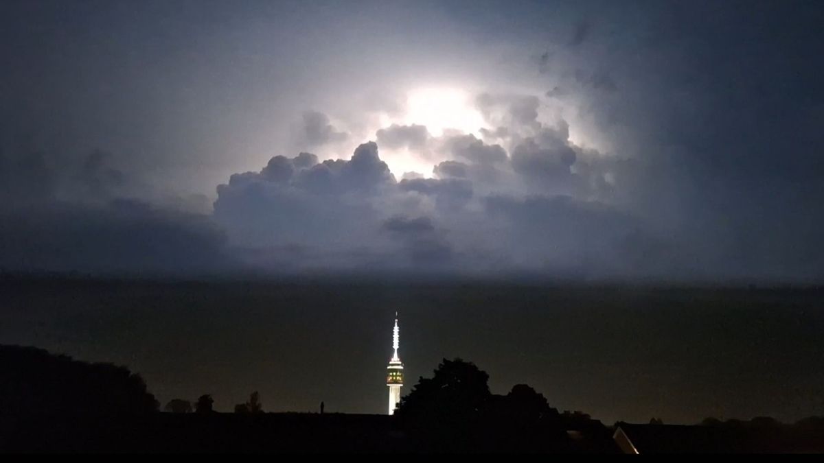 Hier kwamen de lichtflitsen gisteravond vandaan, 'Nog goed van af gekomen'