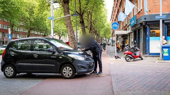 Vrouw en kind op scooter aangereden. Vrouw en kind op scooter aangereden.