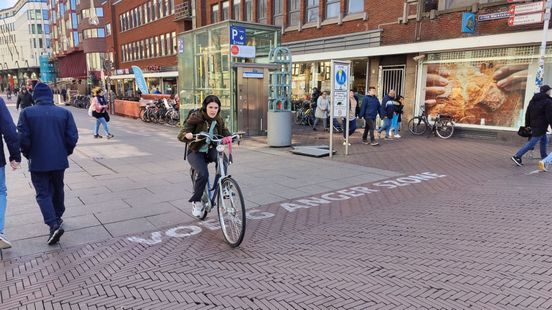 Fietsroute Grote Marktstraat krijgt alsnog kleurmarkering Fietsroute Grote Marktstraat krijgt alsnog kleurmarkering