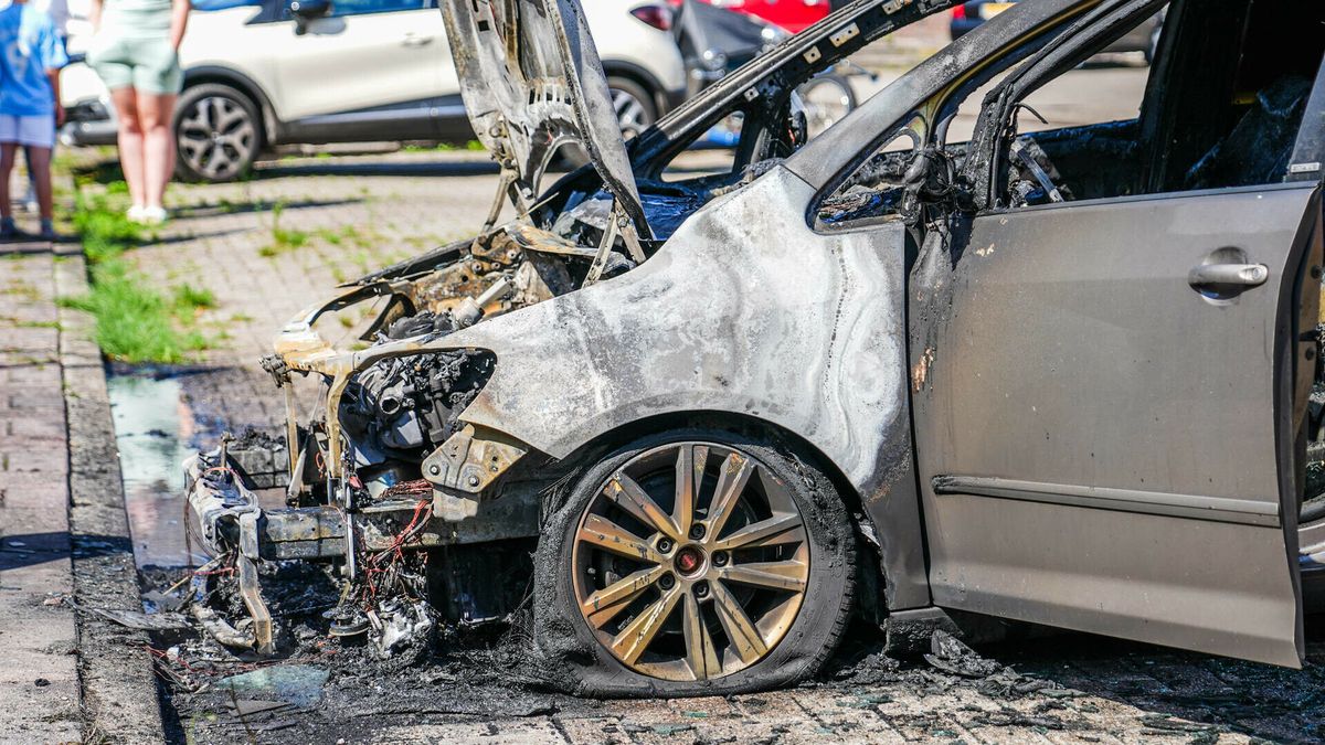 Auto brandt uit in Barger-Compascuum