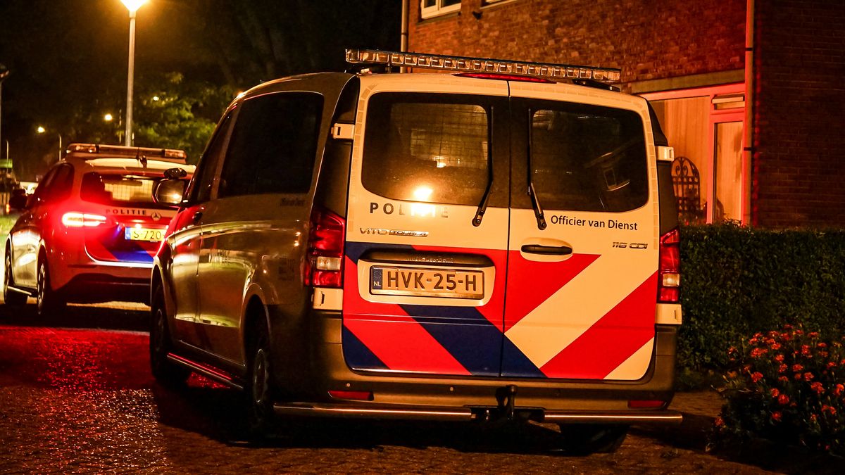 Politie rukt uit voor melding van mishandeling in Klazienaveen: twee mannen aangehouden
