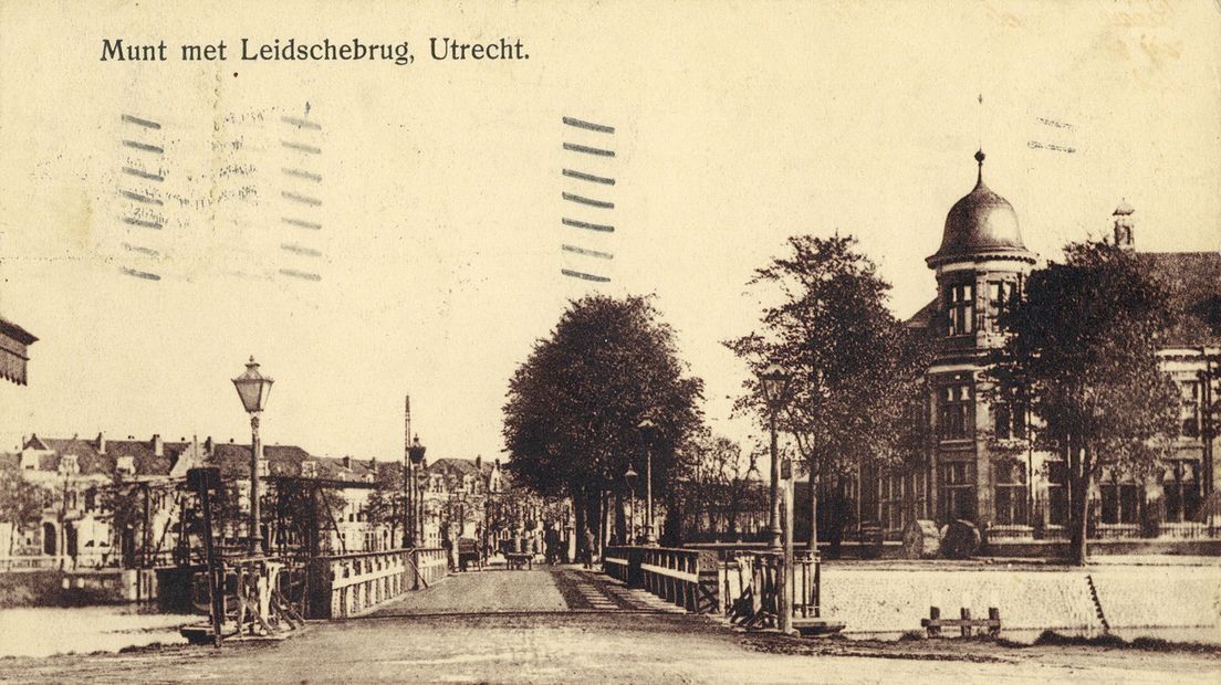 Het gebouw van de Koninklijke Nederlandse Munt en de Muntbrug in 1914.
