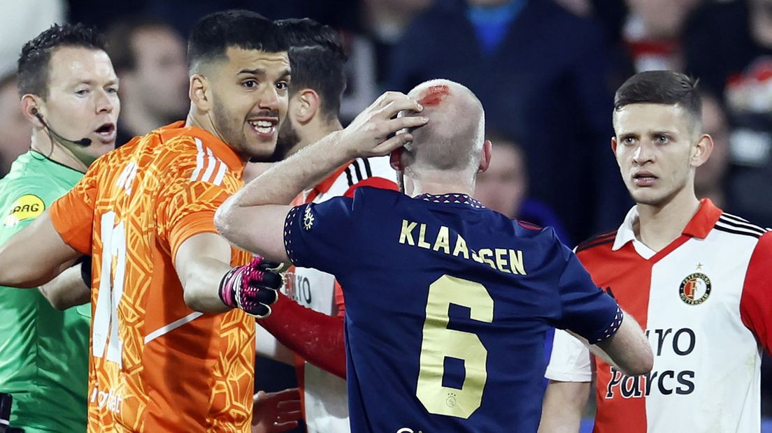 Davy Klaassen raakte gewond aan zijn hoofd