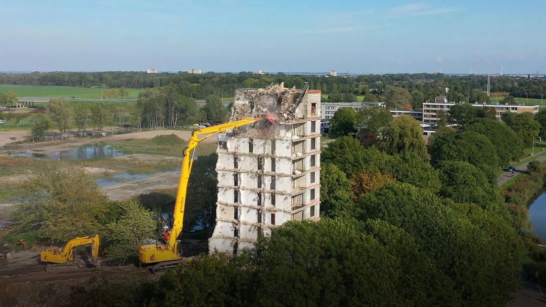 De sloop van de voormalige zusterflat in Appingedam